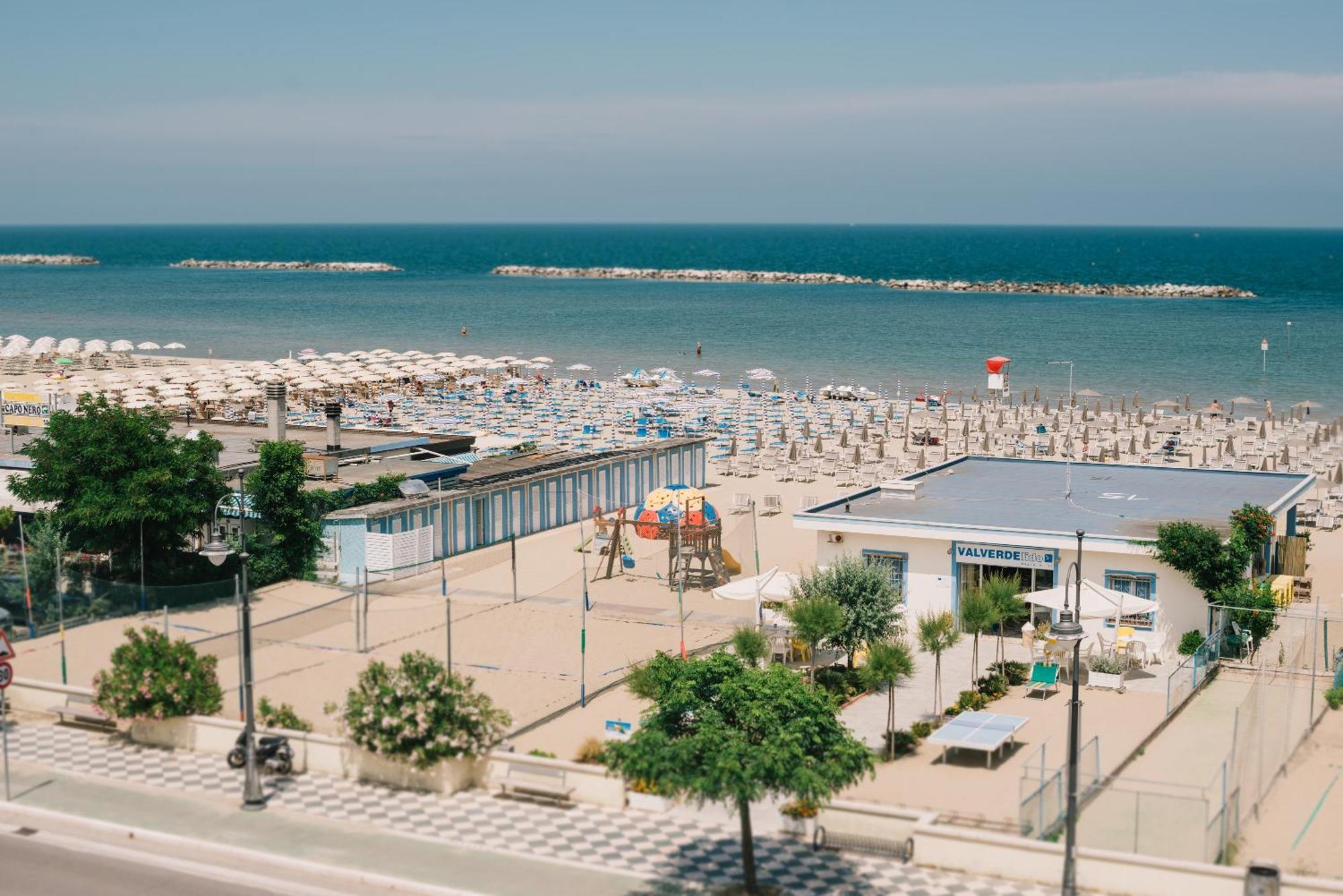 Hotel Valverde & Residenza Cesenatico Extérieur photo