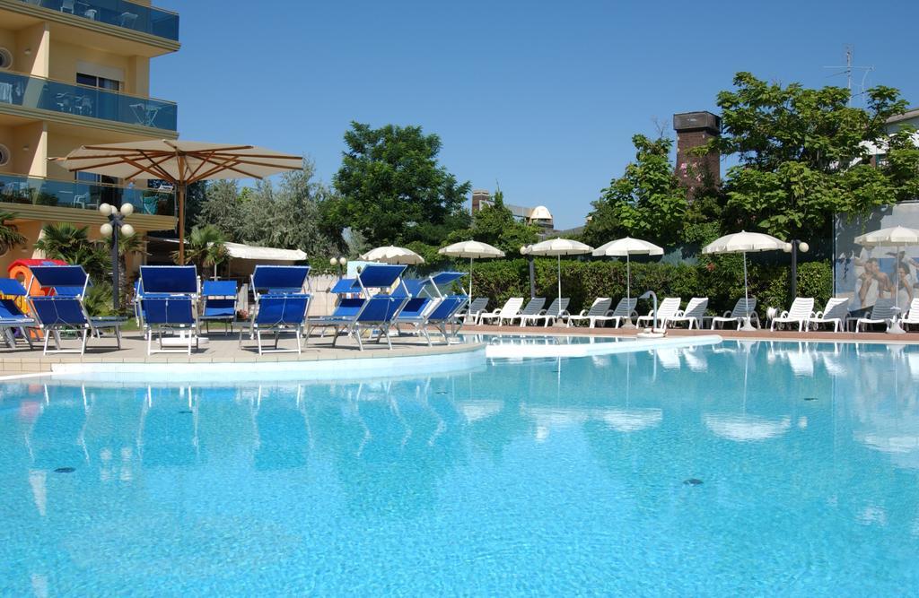 Hotel Valverde & Residenza Cesenatico Extérieur photo