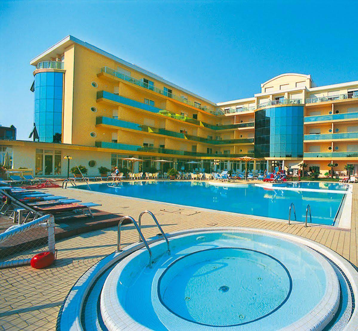 Hotel Valverde & Residenza Cesenatico Extérieur photo